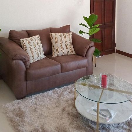 Gorgeous 1 Bedroom Apartment In The Kingston Hills ภายนอก รูปภาพ