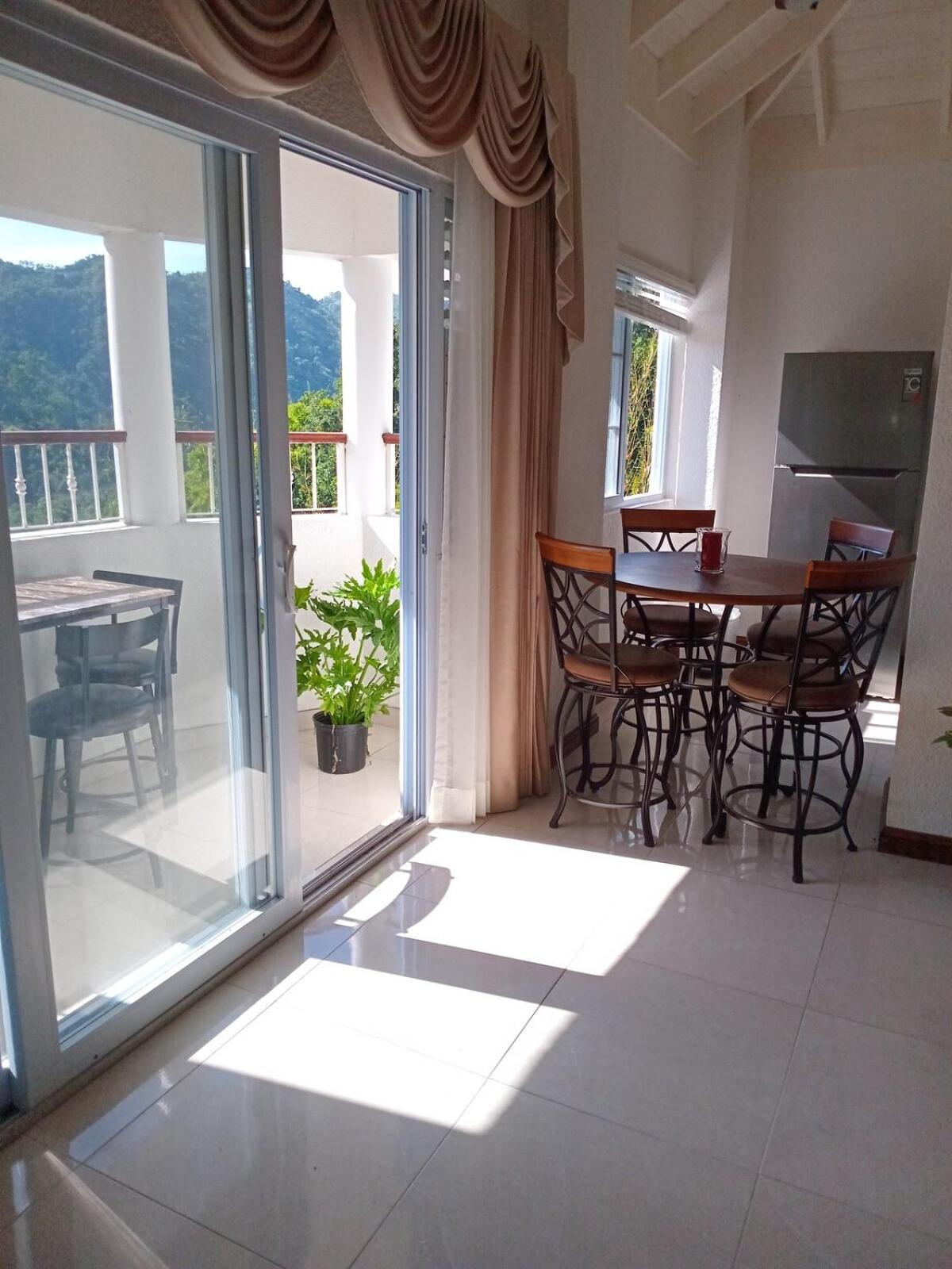 Gorgeous 1 Bedroom Apartment In The Kingston Hills ภายนอก รูปภาพ