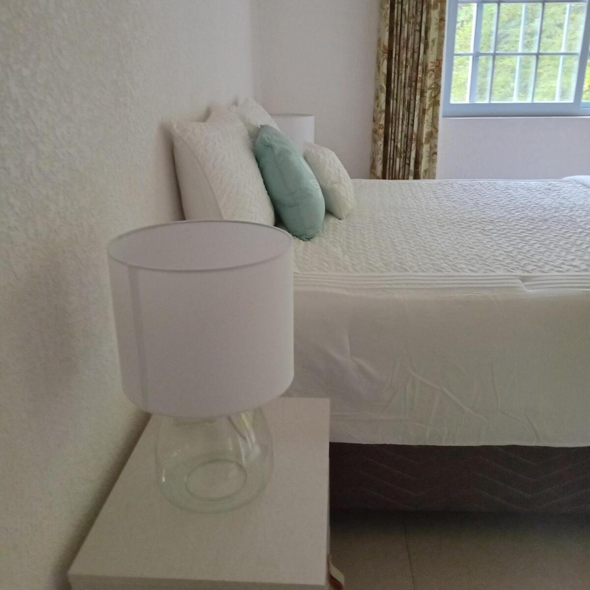 Gorgeous 1 Bedroom Apartment In The Kingston Hills ภายนอก รูปภาพ