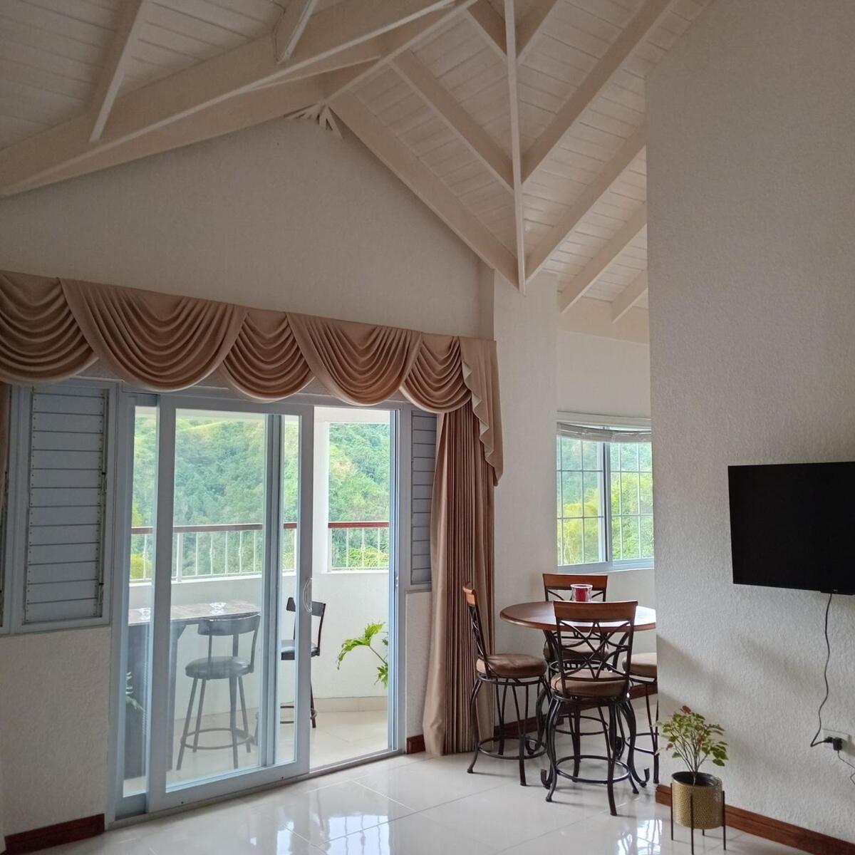 Gorgeous 1 Bedroom Apartment In The Kingston Hills ภายนอก รูปภาพ
