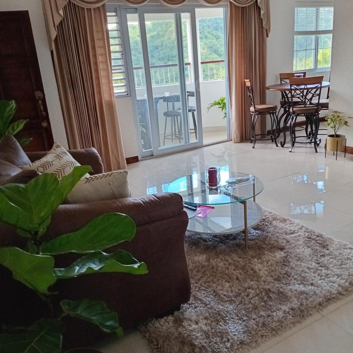Gorgeous 1 Bedroom Apartment In The Kingston Hills ภายนอก รูปภาพ