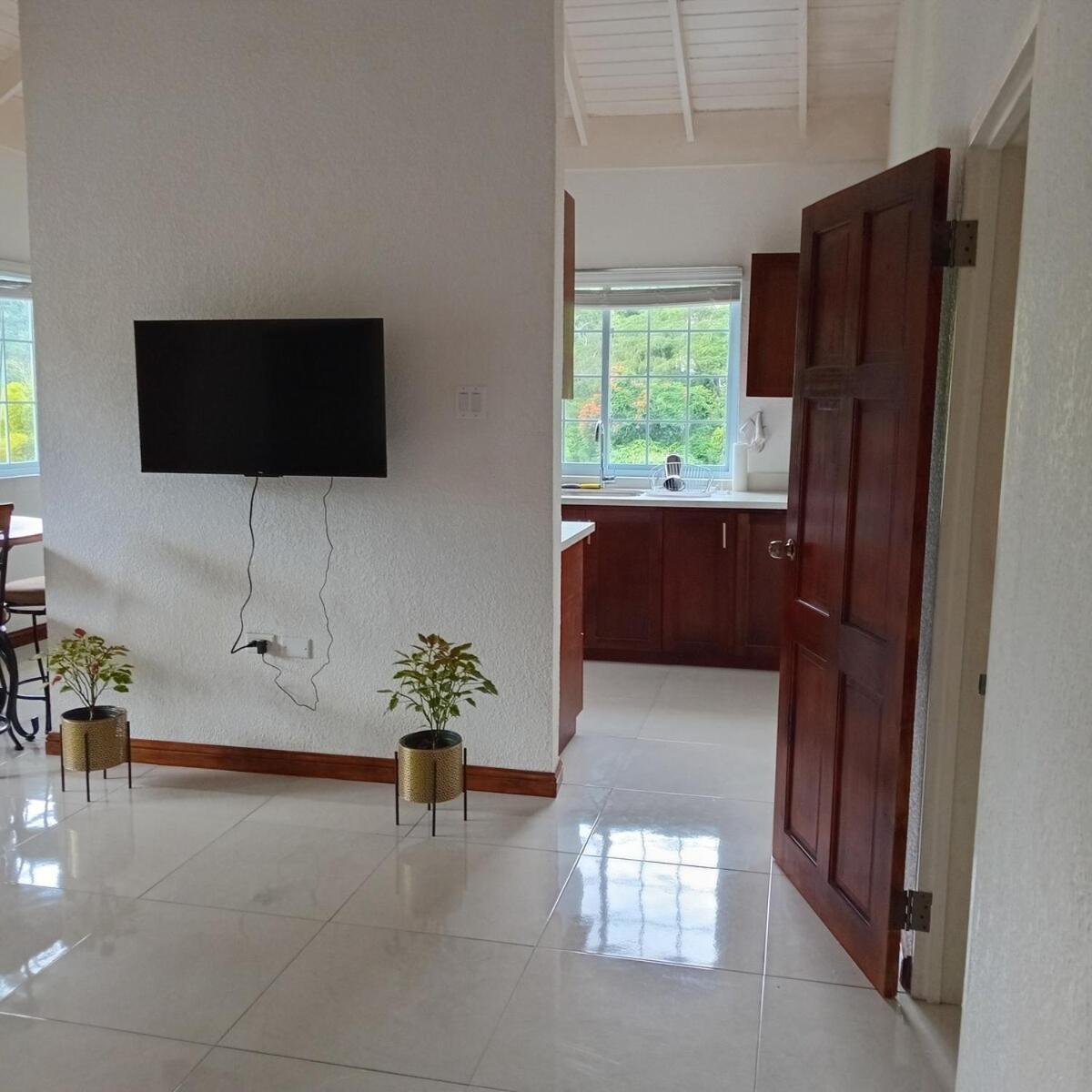 Gorgeous 1 Bedroom Apartment In The Kingston Hills ภายนอก รูปภาพ