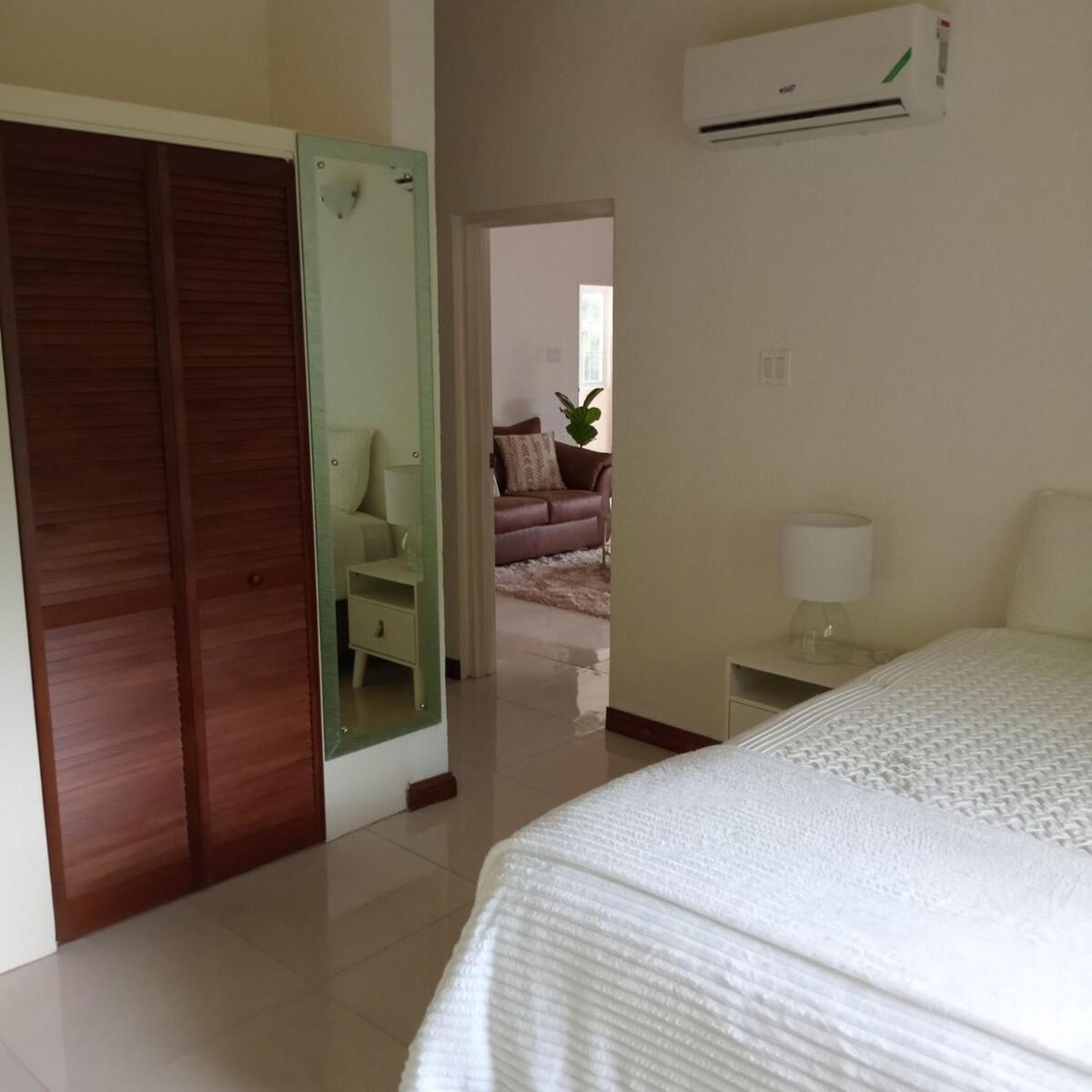 Gorgeous 1 Bedroom Apartment In The Kingston Hills ภายนอก รูปภาพ