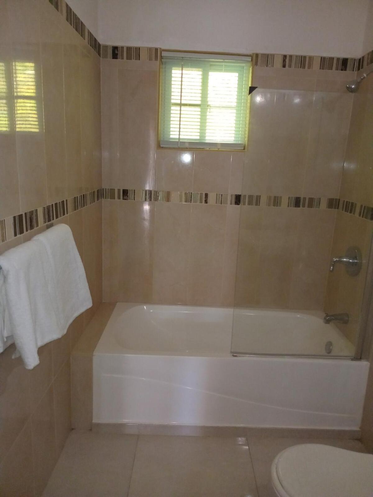 Gorgeous 1 Bedroom Apartment In The Kingston Hills ภายนอก รูปภาพ