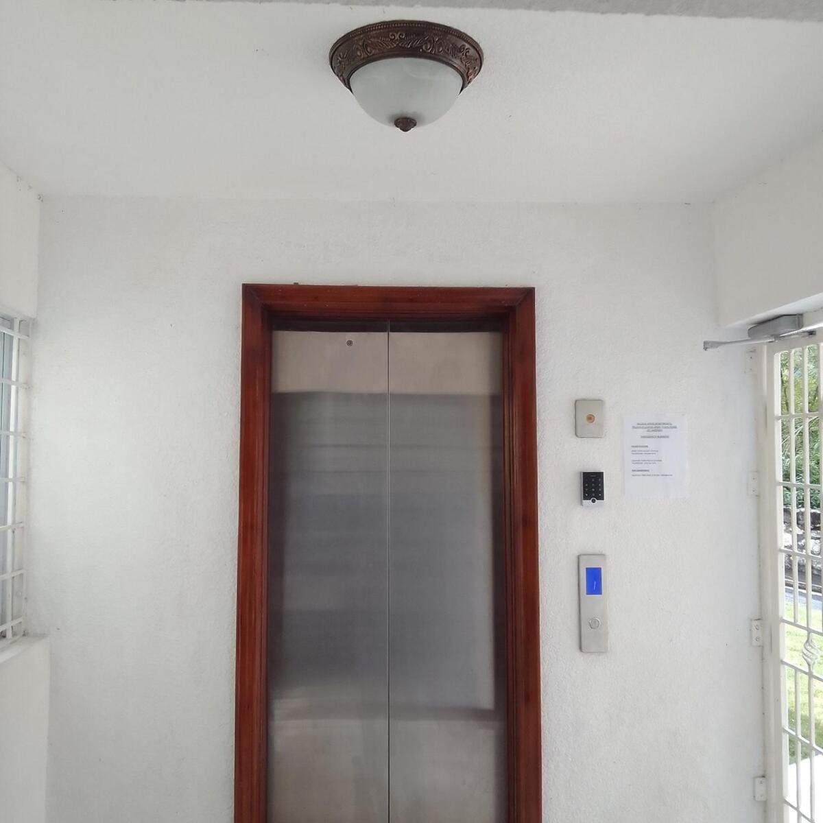 Gorgeous 1 Bedroom Apartment In The Kingston Hills ภายนอก รูปภาพ