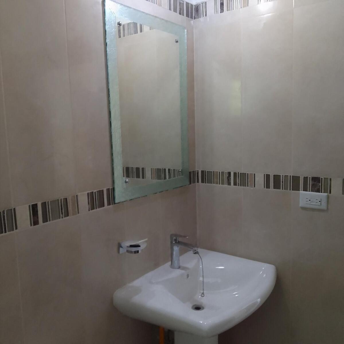 Gorgeous 1 Bedroom Apartment In The Kingston Hills ภายนอก รูปภาพ