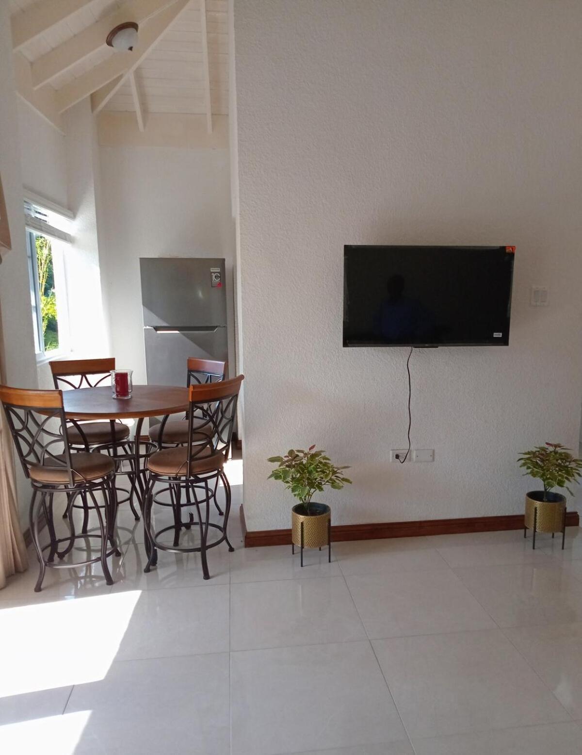 Gorgeous 1 Bedroom Apartment In The Kingston Hills ภายนอก รูปภาพ